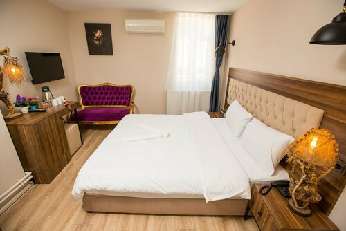 Corner Garden Hotel, Забронировать Отель Бейоглу Стамбул, рядом с Стамбульский музей современного искусства
