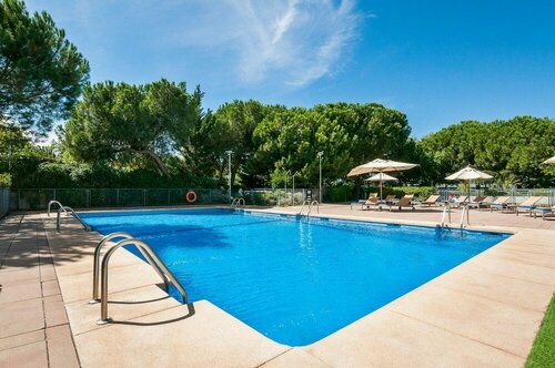 Novotel Madrid Sanchinarro, Varaa Hotelli Hotellit Madridin maakunta uima-altaalla, Uima-allas