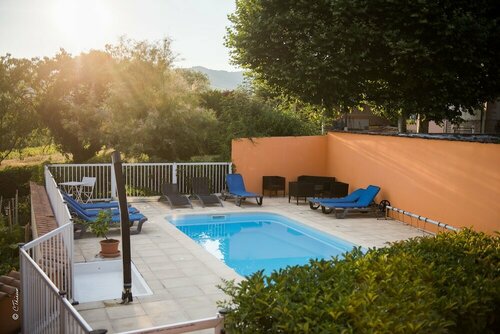 Logis Chez La Rose, Book Hotel Hoteller i Rhône-Alps med parkering, Parkering