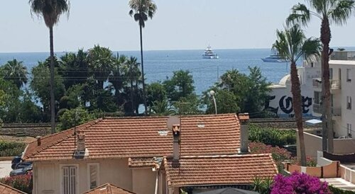 Hotel Le Lys, Забронировать Отель Антиб Приморские Альпы, рядом с Дворей собраний Жуан-Ле-Пен