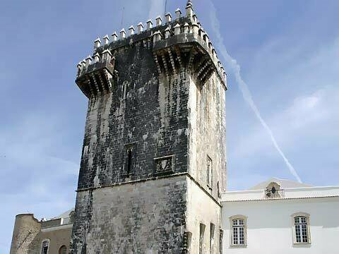 D.Dinis Low Cost Hostel, Забронировать Хостел Хостелы Эштремош, рядом с Castelo da Rainha Santa Isabel, Хостел