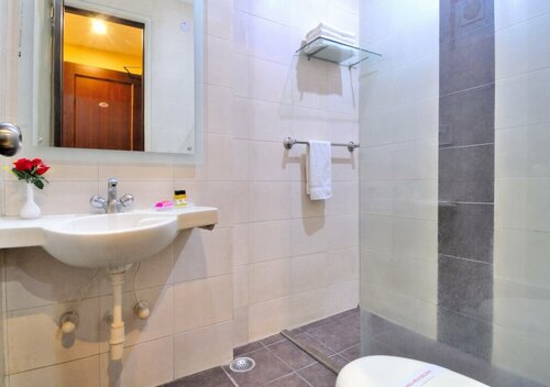 Hotel Sky Rich International, Забронировать Отель Отели Нью-Дели с парковкой, рядом с Больница сэра Ганги Рама, Парковка