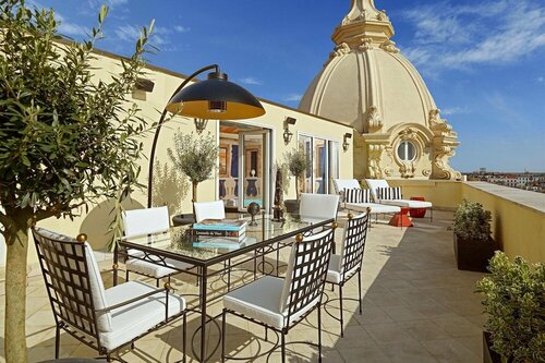 Отель The Westin Excelsior Rome, Забронировать Отель Отели Рима с парковкой, рядом с Sistina Theatre, Парковка