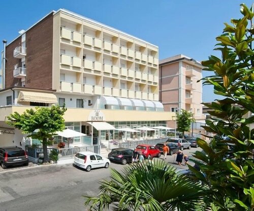 Hotel Boom, Забронировать Отель Отели Ривабелла с парковкой, рядом с Аквапарк Arenas Water, Парковка