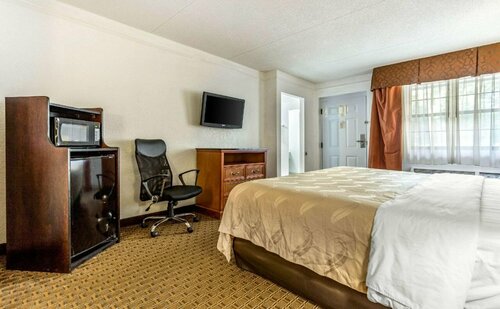 Quality Inn & Suites Airport, Забронировать Отель Шарлотте Северная Каролина