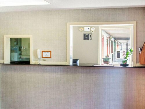 FALLS INN, Забронировать Мини-отель Отели Ньютон-Фоллс с парковкой, Парковка