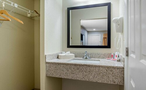 Econo Lodge Freeport - Brunswick Area, Забронировать Мини-отель  