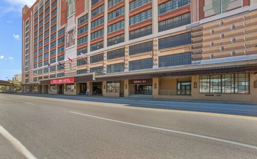 Sheraton City Center, Забронировать Отель Отели Сент-Луис с парковкой, рядом с Федеральный резервный банк Сент-Луиса, Парковка