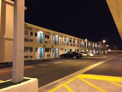 Anaheim Executive Inn & Suites, Забронировать Отель Анахайм Disneyland California, рядом с Торговый центр Anaheim Plaza