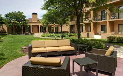 Courtyard by Marriott Detroit Metropolitan Airport Romulus, Book Hotel Hoteller i Michigan med parkering, Parkering