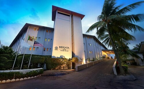 Berjaya Hotel Colombo, Забронировать Отель Отели Дехивала-Маунт-Лавиния 4 звезды, 4*
