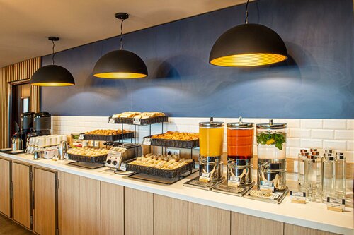 Holiday Inn Express Paris-Canal De La Villette by IHG, Забронировать Отель 19-й округ: Ля Вилетт Париж, рядом с Станция метро Porte de la Villette