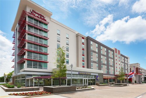 Hampton Inn & Suites Atlanta Buckhead Place, Забронировать Отель Отели Атланта с парковкой, рядом с Smith Plantation, Парковка