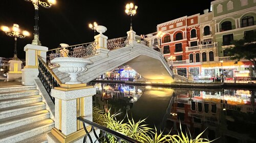 HANZ VeniceRiver Sunset Grand World, Забронировать Отель Отели Фукуок с парковкой, Парковка