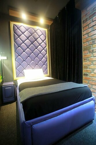 Bunker Hotel & Restaurant, Забронировать Отель Отели Куала-Лумпура с парковкой, рядом с Озерный парк Титивангса, Парковка