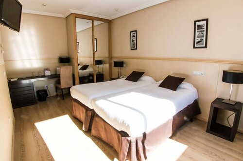 Hotel Suites Feria de Madrid, Забронировать Отель Орталеза Мадрид