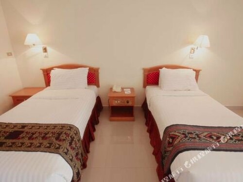 Misiliana Hotel, Rezervați Hotel Hoteluri în Sulawesi cu parcare, Parcare