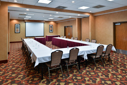 Holiday Inn Martinsburg by IHG, Забронировать Отель Мартинсберг Западная Виргиния