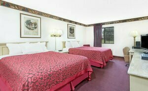 Days Inn by Wyndham Concordia, Book Mini-hotel Hoteller i Missouri med pool, Swimmingpool