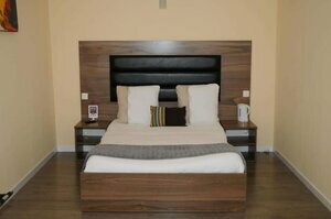 Kyriad Direct Morez, Book Hotel Hoteller i Burgund med parkering, Parkering