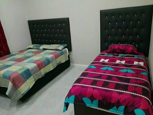 Freedommedia guesthouse, Забронировать Гостевой дом Порт-Элизабет , рядом с Donkin Reserve