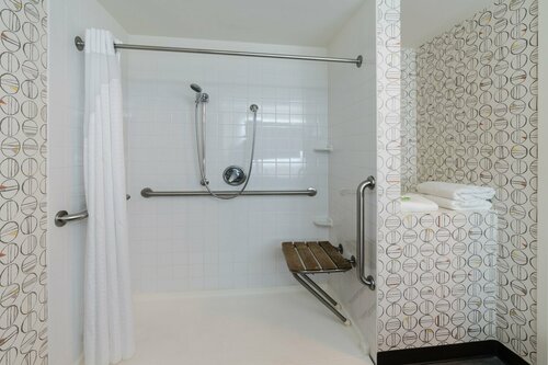 Holiday Inn & Suites Pittsfield-Berkshires by IHG, Забронировать Отель  