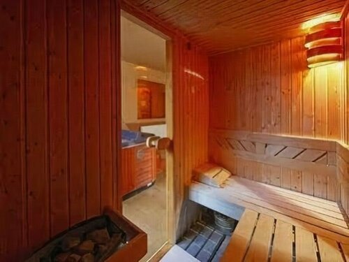 Centrum Apartmanház, Забронировать Отель Хевиз Зала, рядом с Церковь Сердца Христова