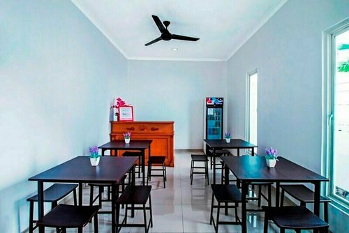RedDoorz @ Jatiwaringin, Book Hotel Hoteller i Bekasi med parkering, Parkering