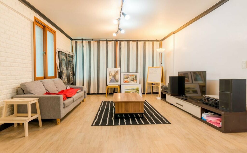 TnE House