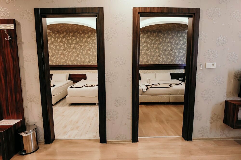 Azd House Hotel