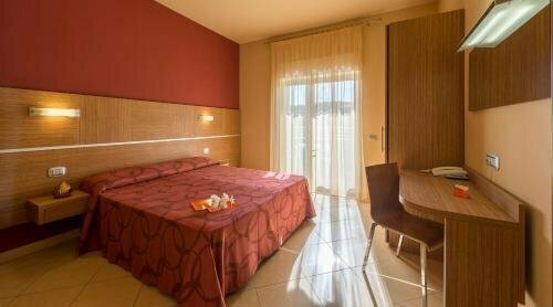 Hotel Palace Crema, Rezervați Hotel Hoteluri în Crema cu parcare, Parcare