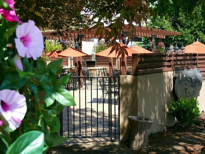 Rogue Regency Inn & Suites