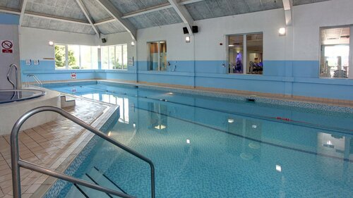 Holiday Inn Aylesbury, an IHG Hotel, Prenota Hotel Hotel a Buckinghamshire con piscina, Piscina