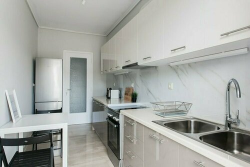 Spacious & Airy 1 Bedroom Apartment near Helexpo