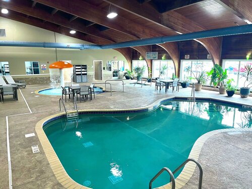 Holiday Inn Detroit Lakes, an IHG Hotel, Prenota Hotel Hotel a Detroit Lakes con piscina, Piscina