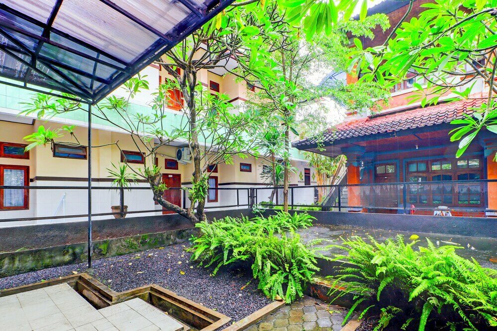Townhouse Oak Legian Near Kuta Beach Formerly Sayang Maha Merta