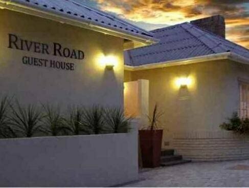 River Road Guest House, Забронировать Гостевой дом Порт-Элизабет 
