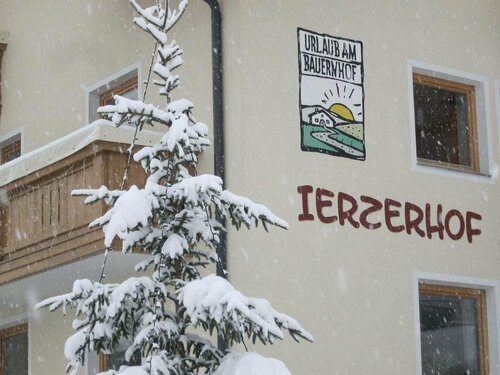 Kinderbauernhof Ierzerhof, Забронировать Отель Отели Тироля с парковкой, Парковка