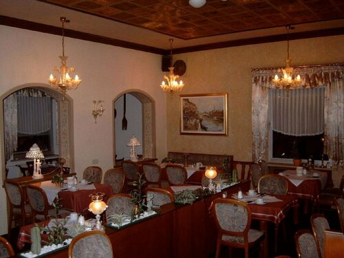 Hotel Pizzeria VENEZIA, Забронировать Отель Зорен Хунсрюк