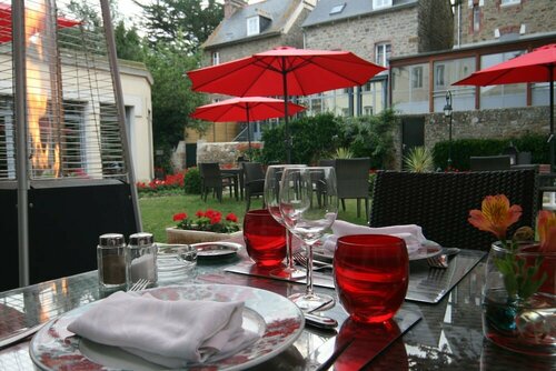 Grand Hotel de Courtoisville - Piscine & Spa, Prenota Hotel Hotel a Bretagna con parcheggio, Parcheggio