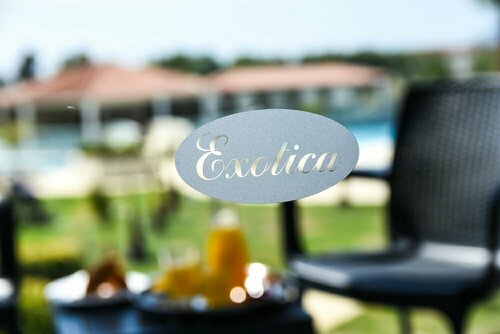 Отель Exotica Hotel & Spa, Забронировать Курортный отель СПА-отели Каламакион, рядом с Пляж Каламаки, SPA-услуги