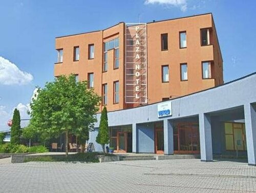Plaza, Reserva ahora Hotel Hoteles en Bohemia Central con aparcamiento, Aparcamiento