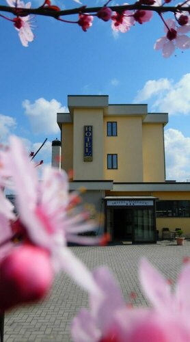 Hotel Majestic, Забронировать Отель Сан-Джулиано-Миланезе Ломбардия