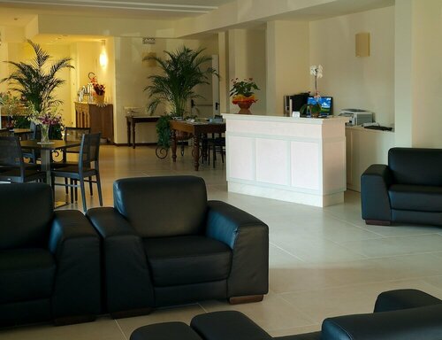 International Hotel, Забронировать Отель Изео Озеро Исео, 3* 4*