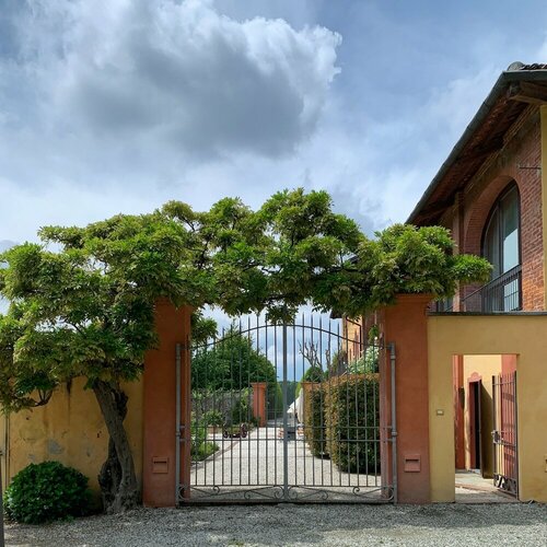 Tenuta La Cascinetta, Book Hotel Buriasco hoteller med parkering, Parkering