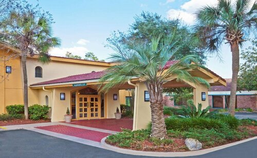 Super 8 Motel - Tallahassee, Забронировать Мотель Отели Панхэндл Флориды с парковкой, Парковка
