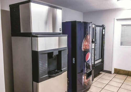 La Quinta Inn Moline Airport, Book Hotel Moline 