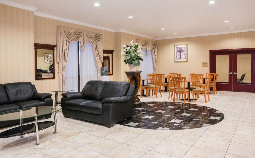Super 8 by Wyndham Brookshire TX