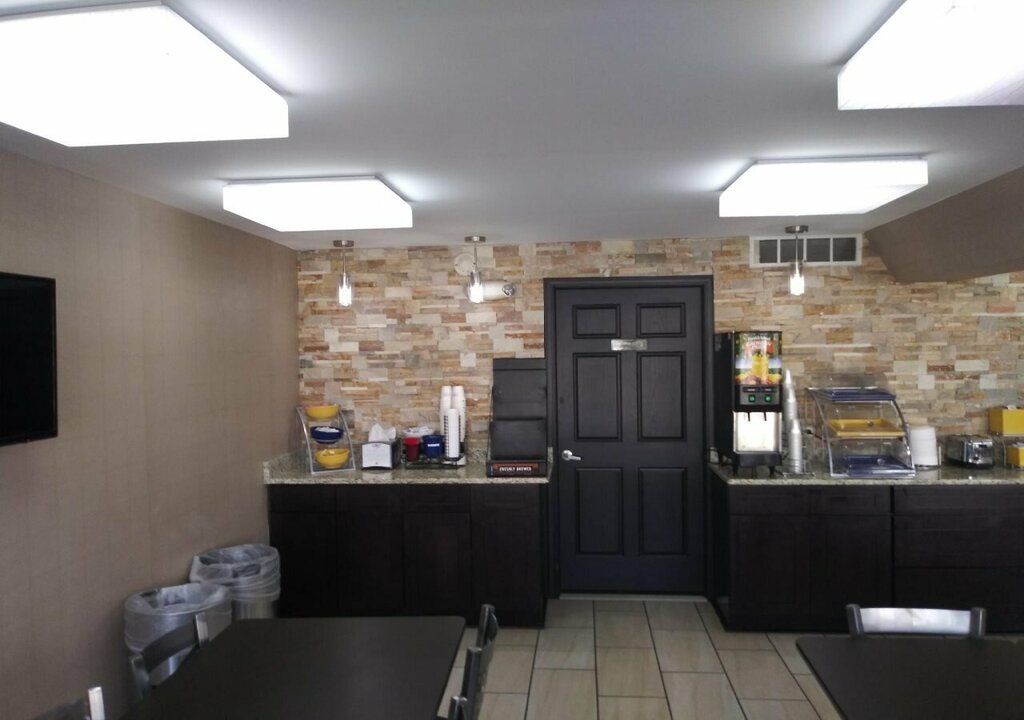 Days Inn by Wyndham Middleburg Heights
