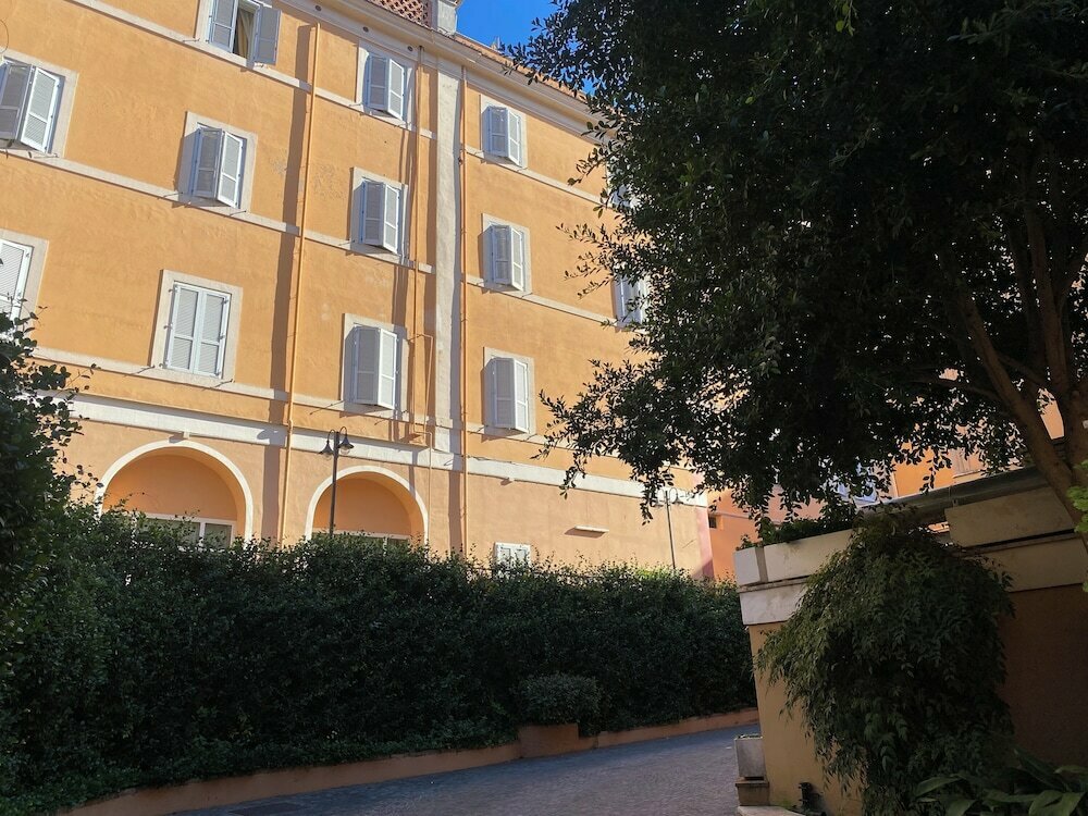 Dnb House Hotel